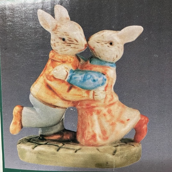 Easter Dancing Bunny Figurines 3PC Hand Painted Porcelain Spring - World… - Picture 5 of 7